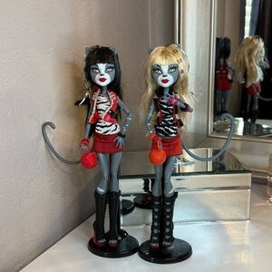 monster high Cat Twins Dolls in Red, Black and Gray Zebra Look